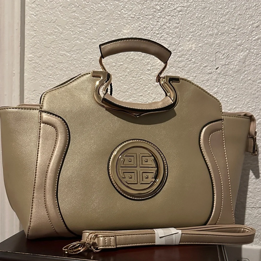Women's Metallic Gold Tote Bag new with tags,free giveaway - Picture 3 of 6